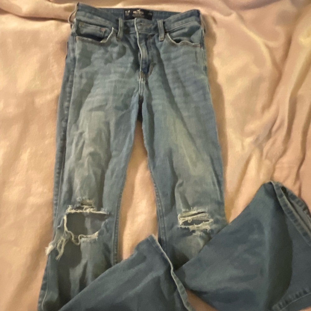 hollister flarred ripped jeans, 25s